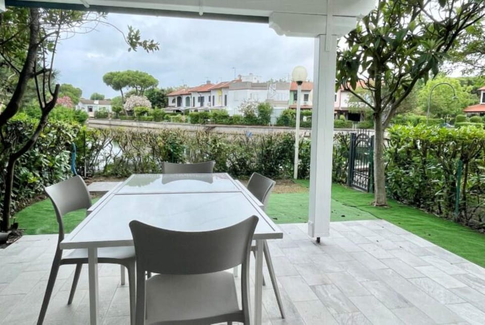 Charming villa with garden and views in Albarella Resort in Isola Albarella