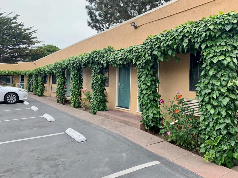Monterey Oceanside Inn Hotel in Seaside
