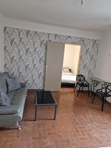 Une chambre Salle de bain Wi-Fi Hotel in Sorgues
