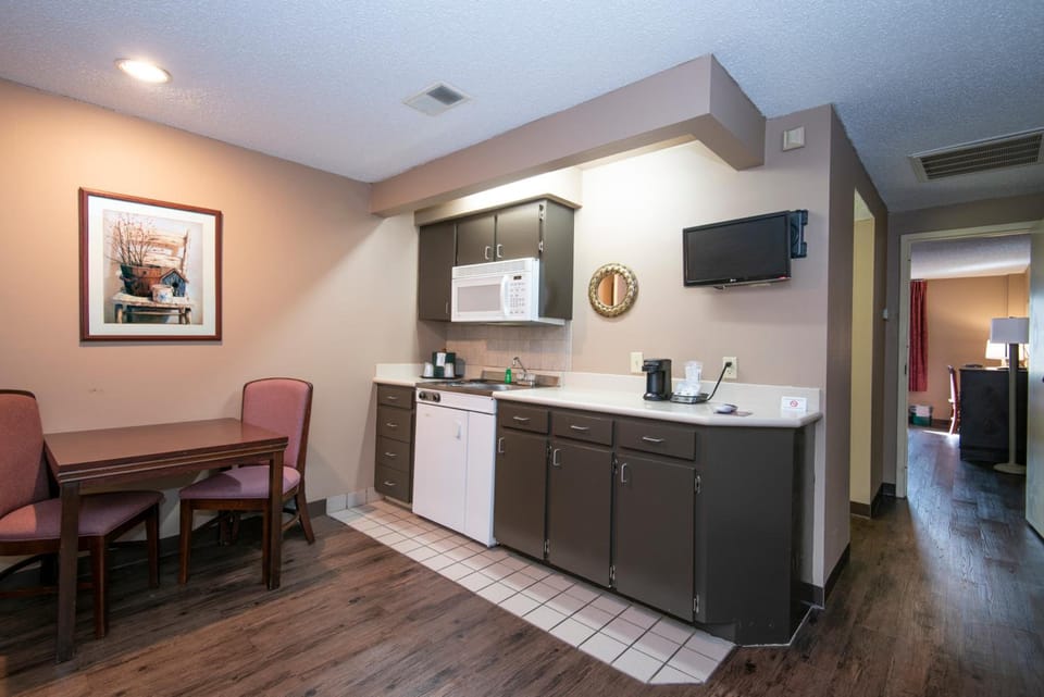Guest Inn & Suites - Midtown Medical Center Hotel in Little Rock
