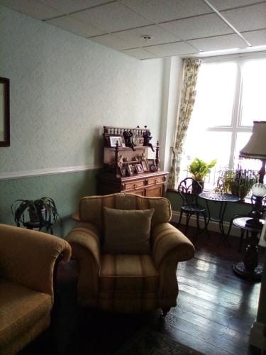 Weybourne Guest House Hotel in Tenby