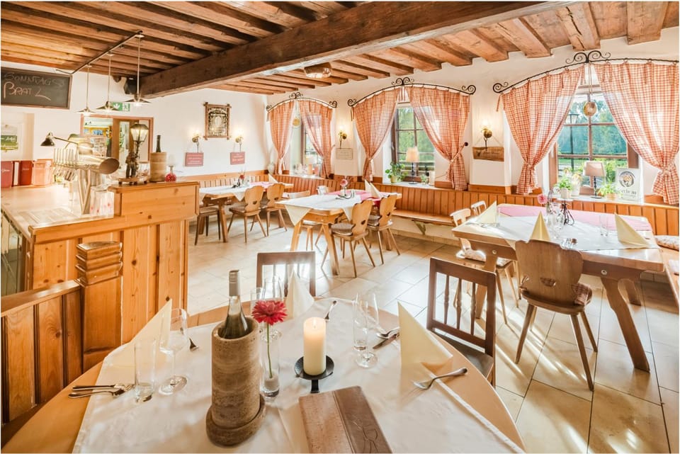 Wirtshaus Gruber Weitenegg Inn in Austria