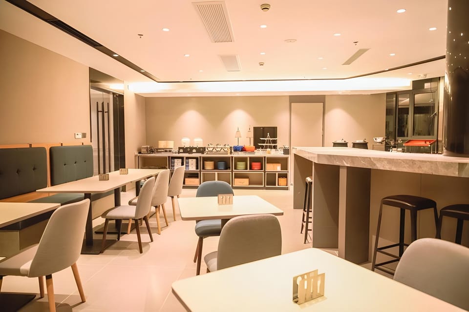 Home Inn Style Shanghai Pudong Lujiazui Oriental Pearl Tower Hotel in Shanghai