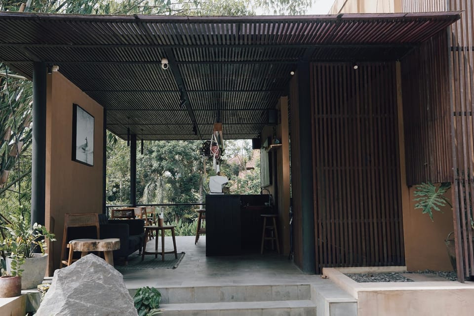 Loji Nyanyi Suite & Brew  Apartment hotel in Kediri