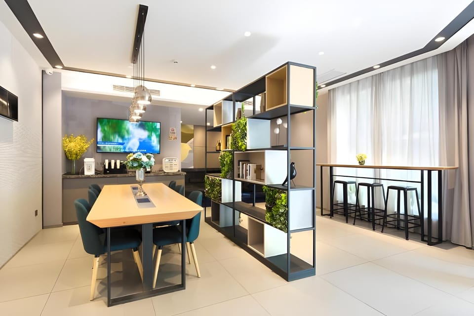 Home Inn Style Shanghai Hongqiao Hub Convention Center Qibao Metro Station Hotel in Shanghai