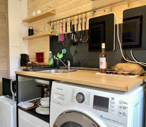Beautiful studio - private garden, EV, breakfast - Chalet Hug studio Hotel in Canton of Vaud