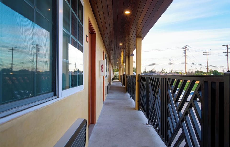 Colonial Palace Inn Motel in Bellflower