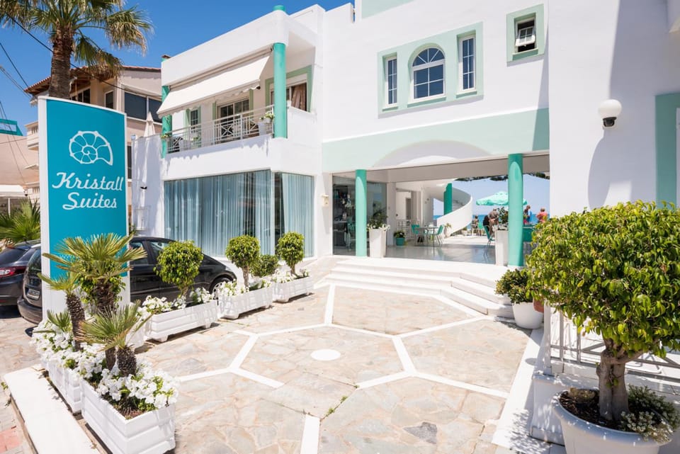 Kristall Suites Apartment hotel in Crete