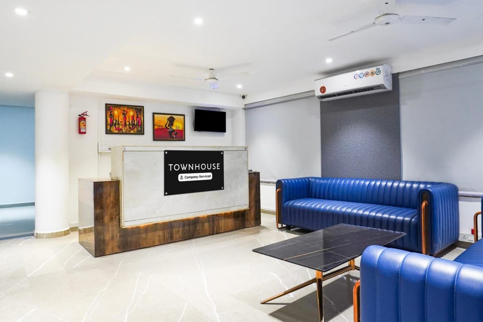 Super Townhouse Central Bazar Road Ramdaspeth Hotel in Maharashtra