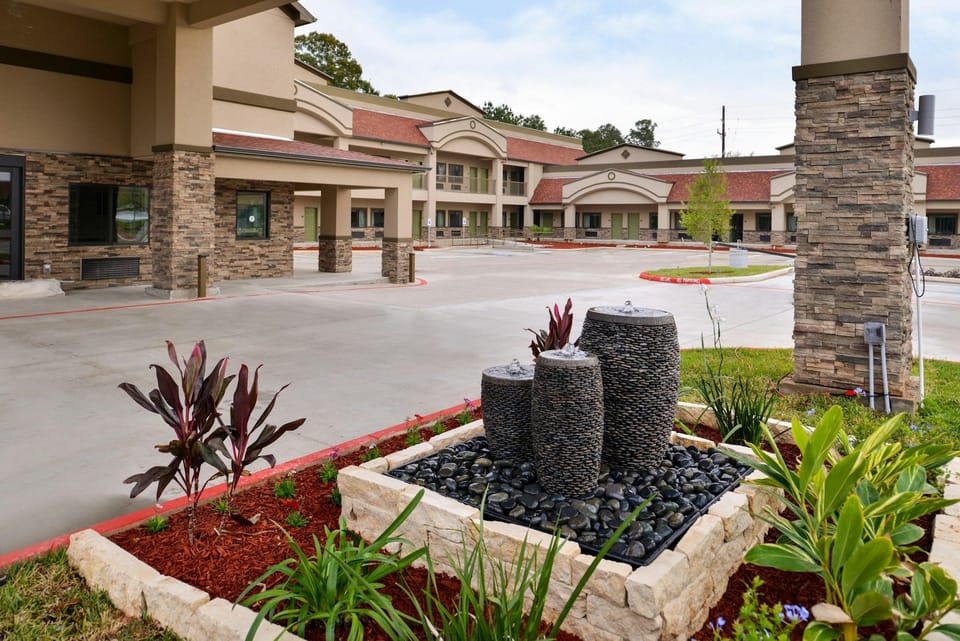 Scottish Inn & Suites - Conroe Hotel in Conroe