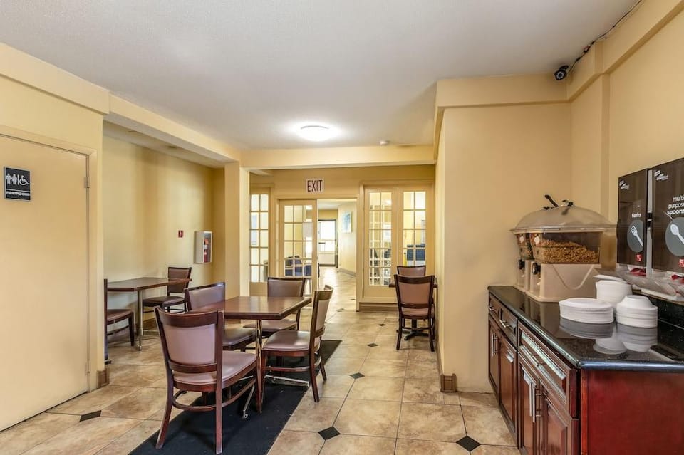 Red Carpet Inn Hotel in Stamford