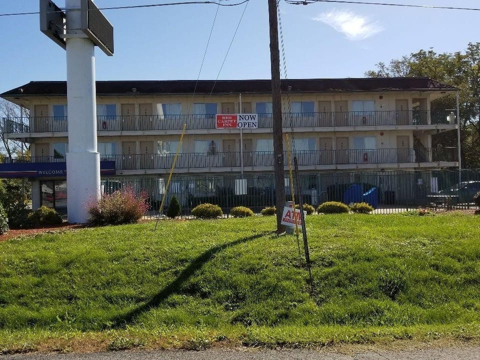 Red Carpet Inn Jeffersonville Hotel in Clarksville