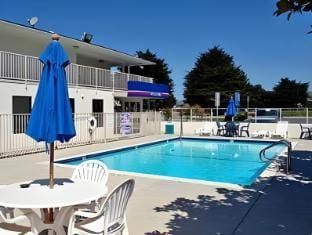 Red Carpet Inn Jeffersonville Hotel in Clarksville