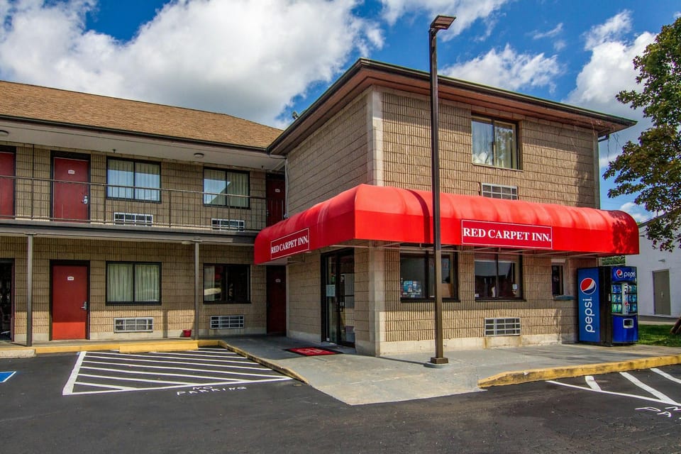 Red Carpet Inn Norwalk Hotel in Norwalk