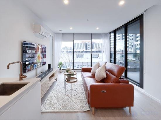Modern Luxury 2B2B Sky Garden SmartTV Hotel in Glen Waverley