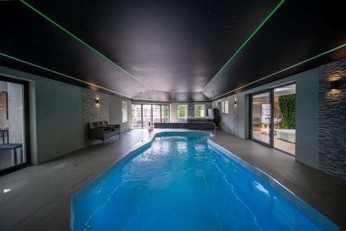 20 Guest Luxury Stay - Private Pool, Hot Tub & Gym Hotel in Lytham St Annes