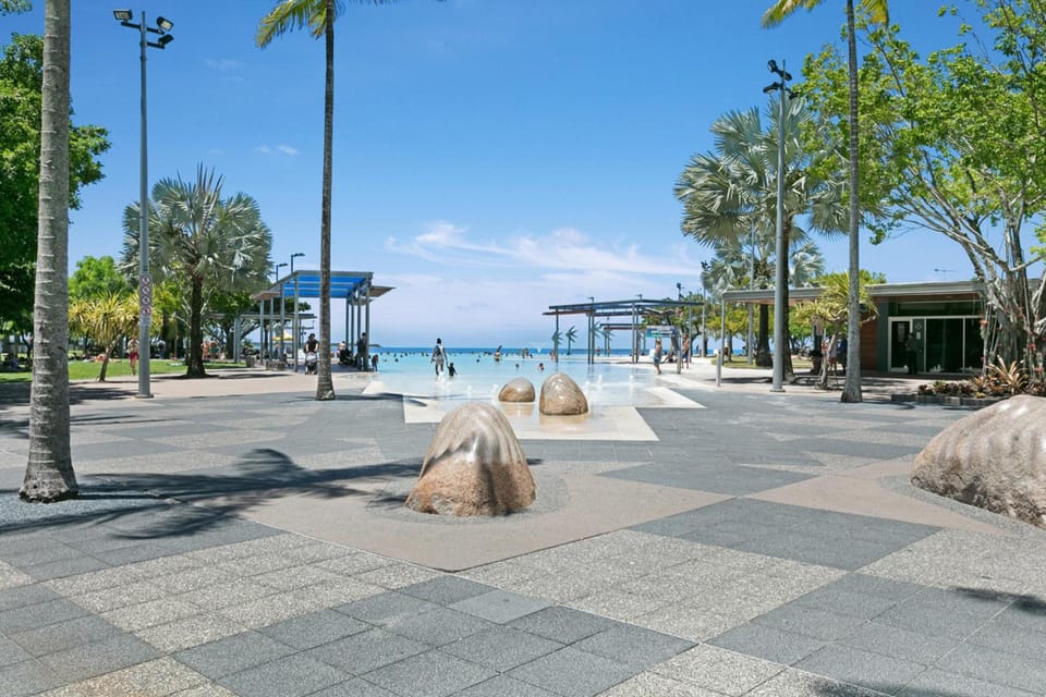 Mantra Esplanade Cairns Hotel in Cairns