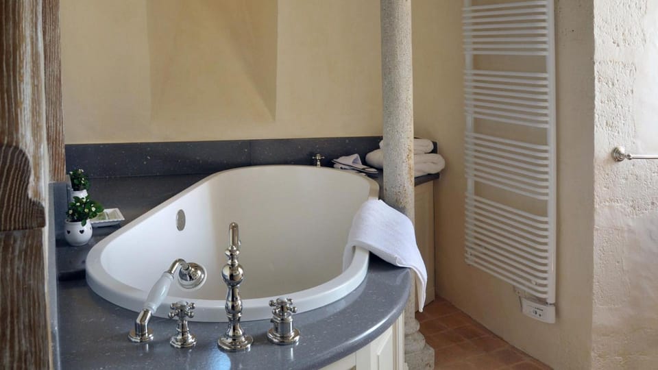 Chateau royal de Saint-Saturnin Hotel in Auvergne-Rhône-Alpes