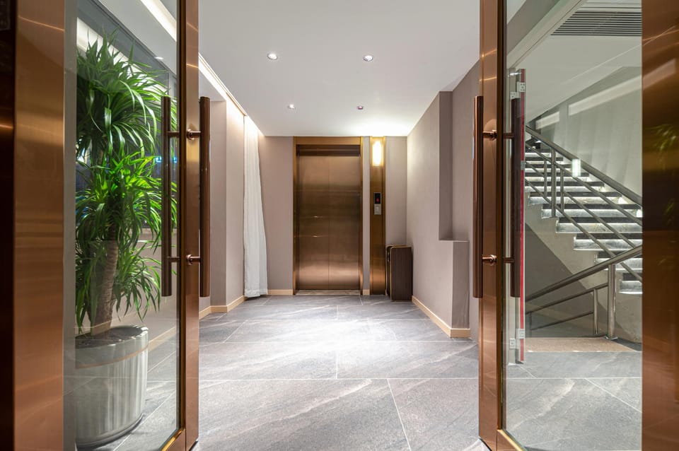 Home Inn Plus Zhuhai Gongbei Port Hotel in Guangdong
