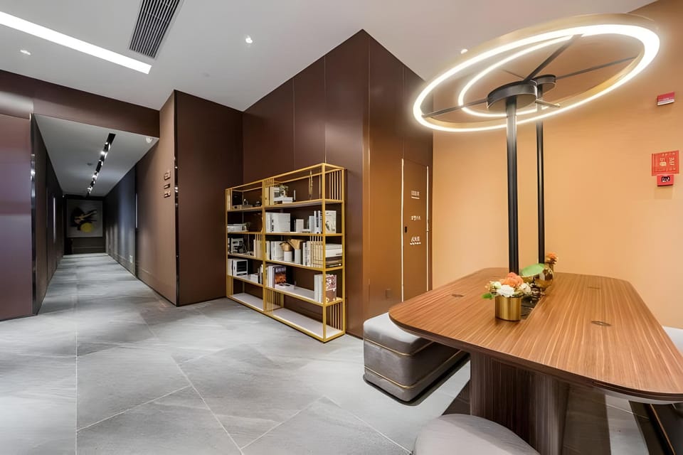 Home Inn Plus Hangzhou West Lake Lakeside Pedestrian Street Hotel in Hangzhou