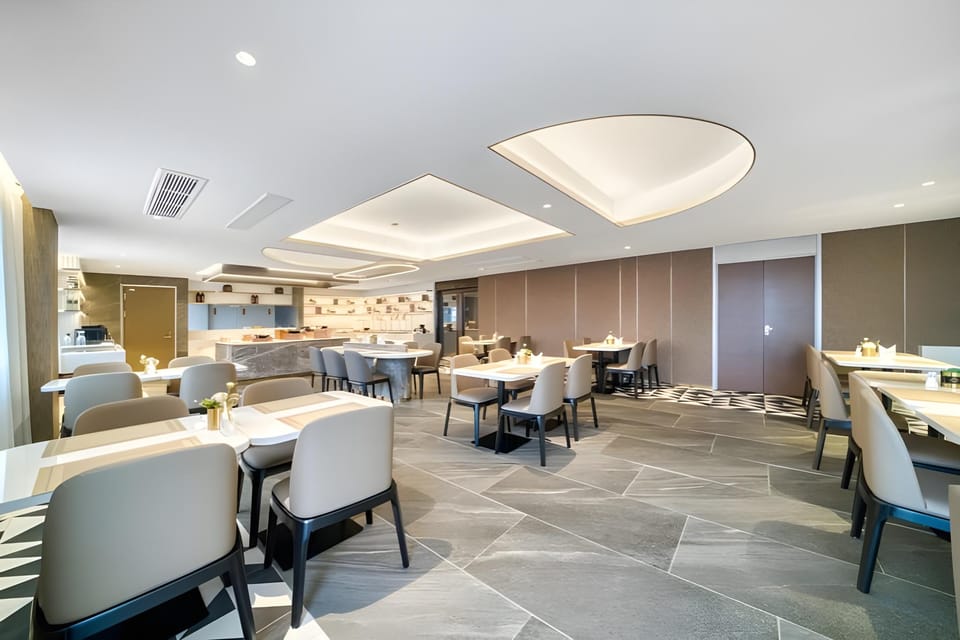 Home Inn Plus Hangzhou Tonglu Fuchun River Hotel in Hangzhou