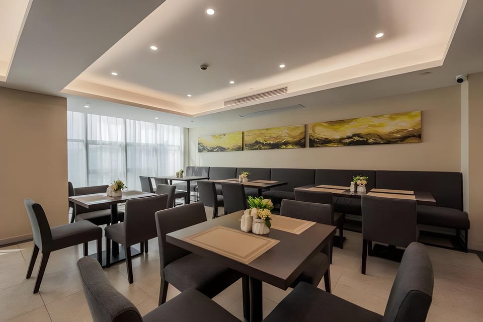Home Inn Plus - Jiande Xin'anjiang Riverside Branch Hotel in Hangzhou