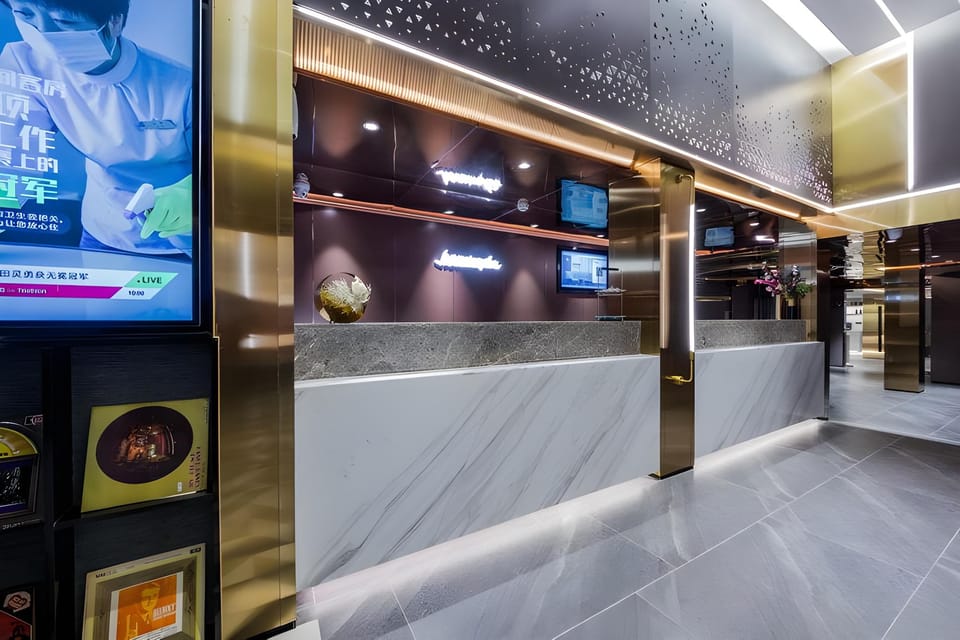 Home Inn Plus Hangzhou West Lake Lakeside Southern Song Imperial Street Hotel in Hangzhou