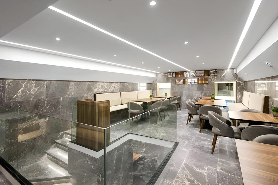 Home Inn Plus Hangzhou West Lake Lakeside Hefang Pedestrian Street Hotel in Hangzhou