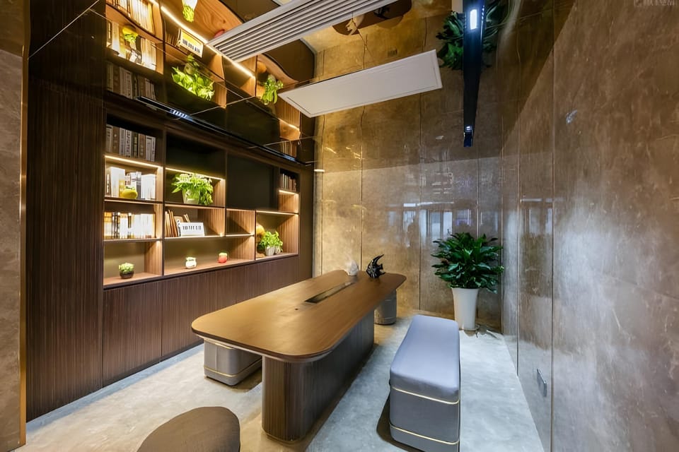 Home Inn Plus Hangzhou West Lake Scenic Area Su Causeway Hotel in Hangzhou