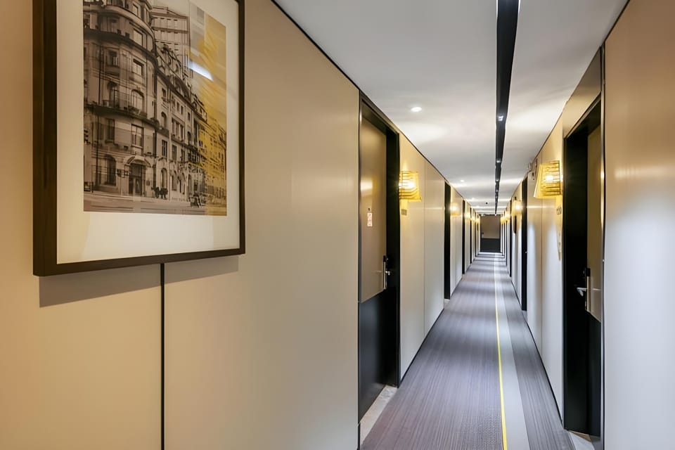 Home Inn Plus Hangzhou West Lake Scenic Area Su Causeway Hotel in Hangzhou