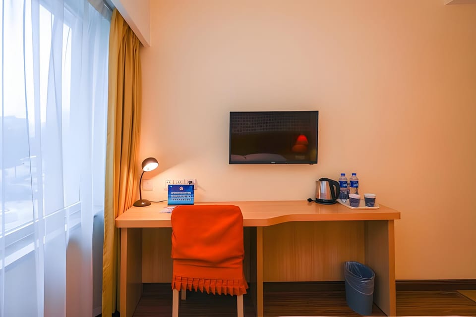 Home Inn Beijing West Station Lizeqiao Hotel in Beijing