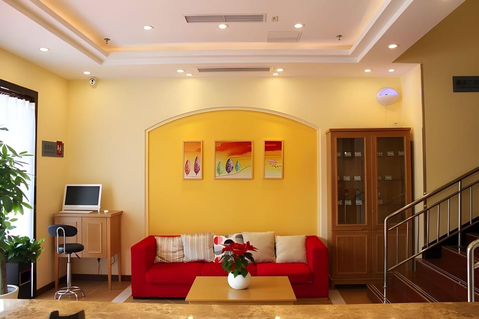 Home Inn Beijing West Station Lizeqiao Hotel in Beijing