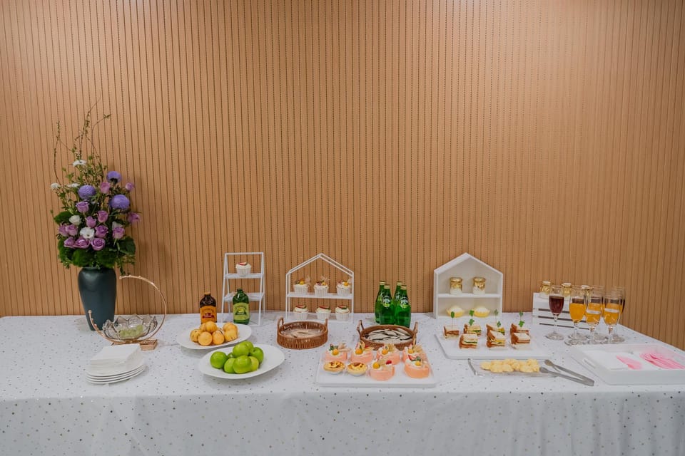 Home Inn Plus Hangzhou West Lake Hubin Wushan Square Hefang Street Hotel in Hangzhou