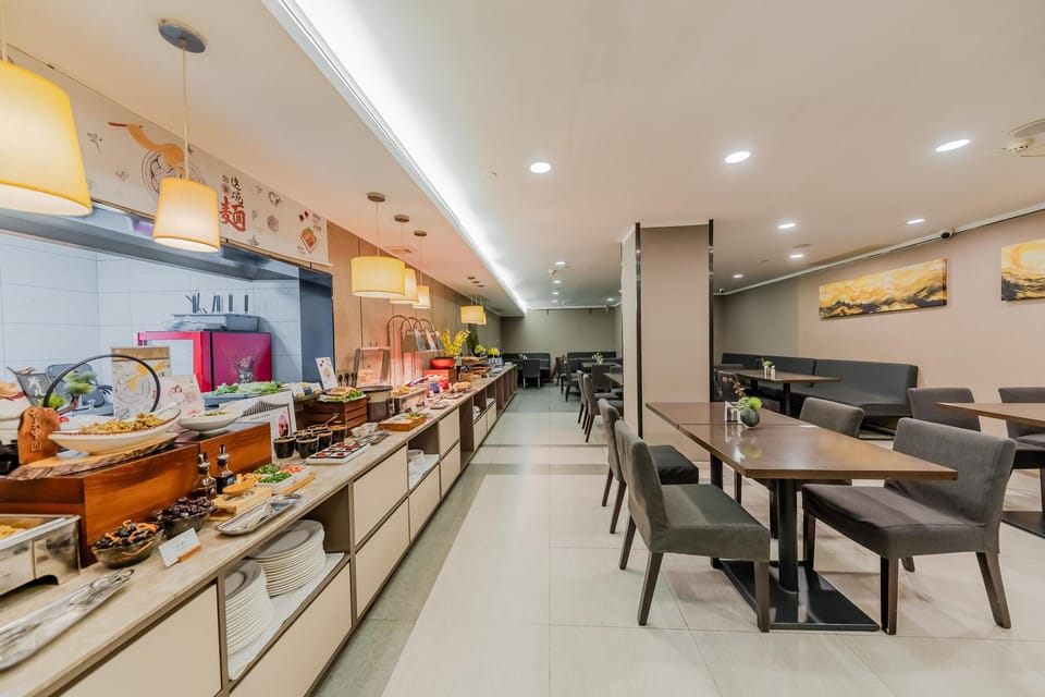 Home Inn Plus Hangzhou West Lake Hubin Wushan Square Hefang Street Hotel in Hangzhou