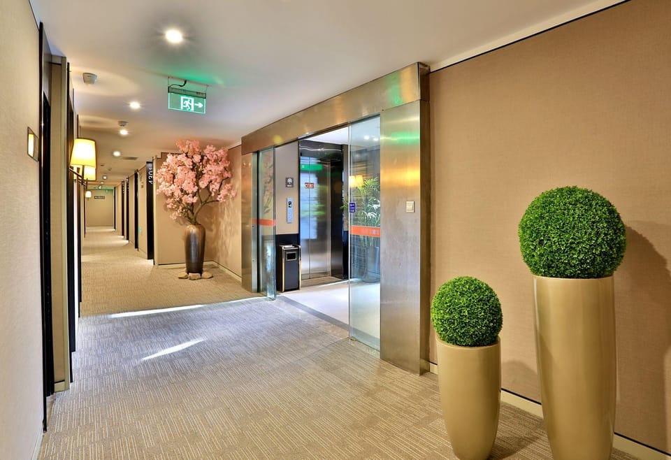 Home Inn Plus Hangzhou West Lake Hubin Wushan Square Hefang Street Hotel in Hangzhou