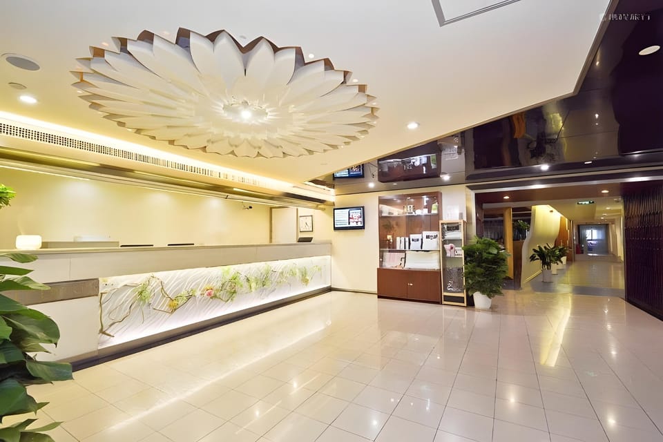 Motel Nanjing Shanghai Road Metro Station Hanzhong Road Hotel in Nanjing
