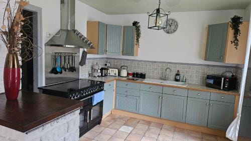The Lions Den - La Loge Guest House Hotel in Normandy