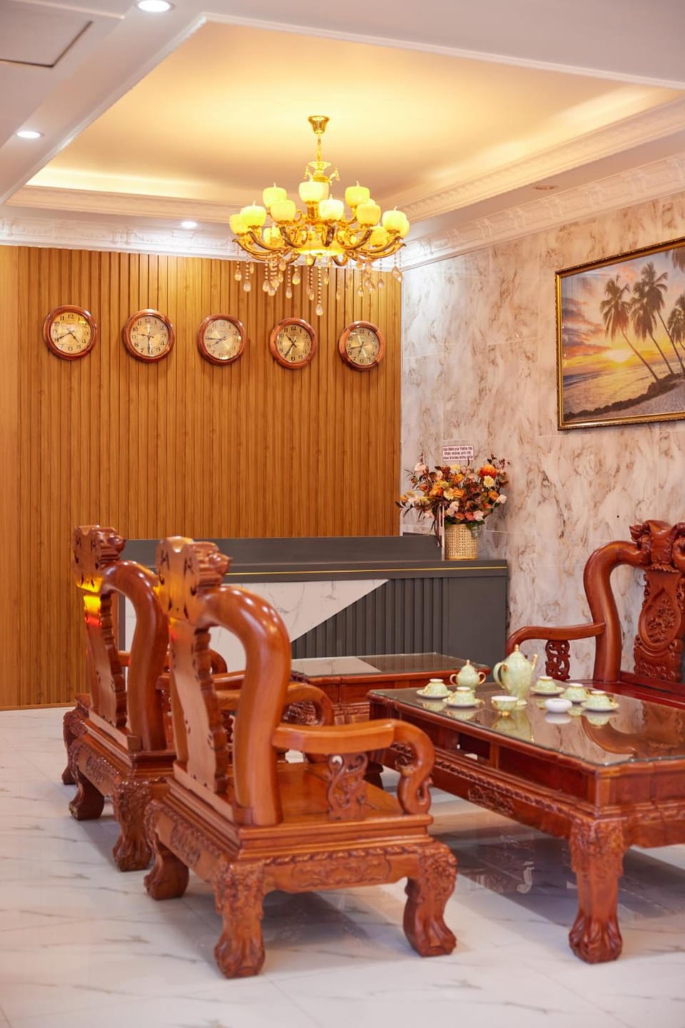 Shared lounge/TV area