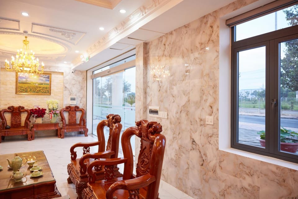 Shared lounge/TV area