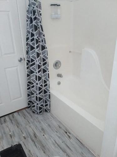 Private Room Near to Downtown Churchill Downs UofL Airport &Kentucky Expo Center Hotel in Louisville