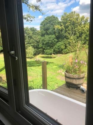 Cottage with Heated Indoor Pool&Tennis Court- 2142 Hotel in Farnham