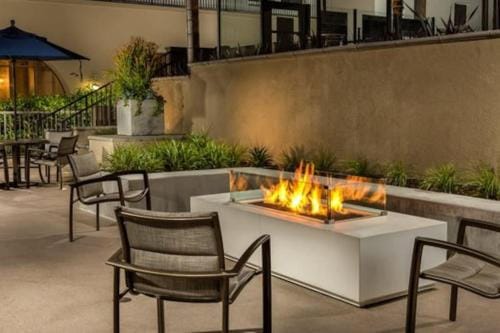 Cozy Large 1 Bedroom Condo by UCLA Hotel in Westwood