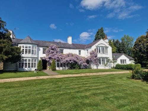 Glyn Isa Country House luxury self catering accommodation Hotel in Wales