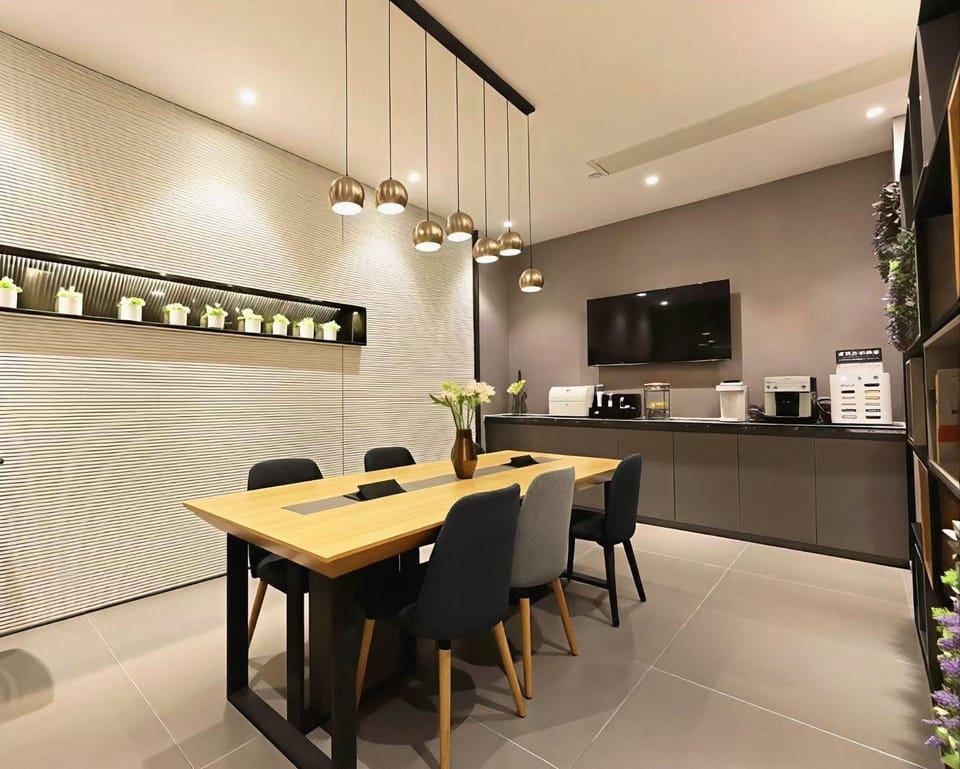 Home Inn Style Golden Chengdu Taikoo Li Chunxi Road Hongxingqiao Metro Station Hotel in Chengdu