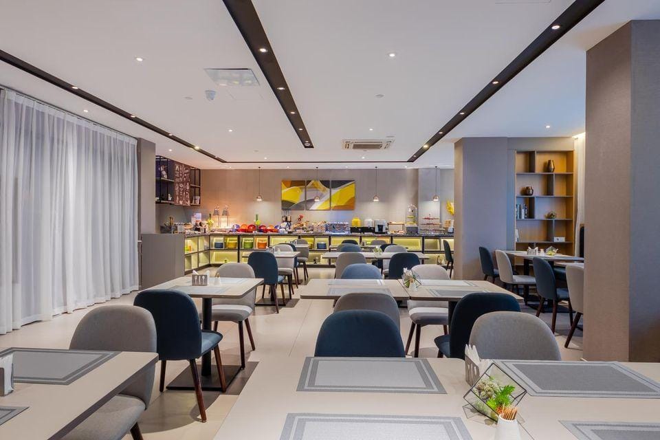 Home Inn Style Golden Nanjing Jiangning Longhu Tianjie Zhushan Road Metro Station Hotel in Nanjing