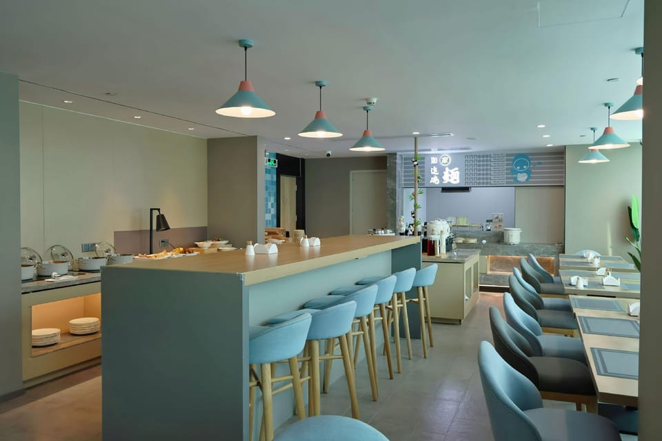 Home Inn Neo Guangzhou Panyu Chimelong Wanda Plaza Wanbo Metro Station Hotel in Guangzhou