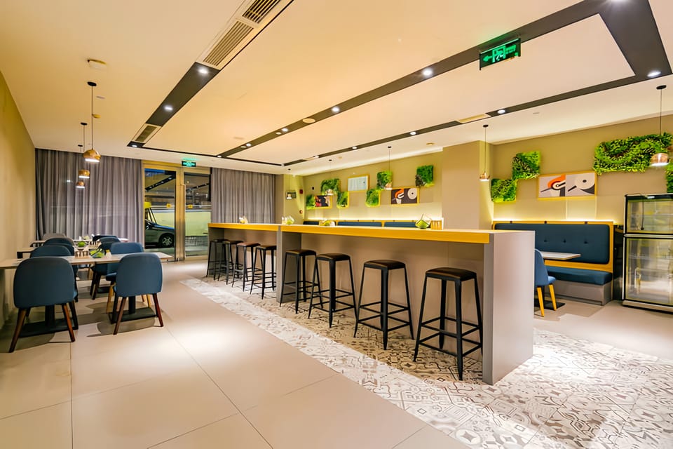 Home Inn Style Golden Chengdu Kuanzhai Alley Fuqin Metro Station Hotel in Chengdu