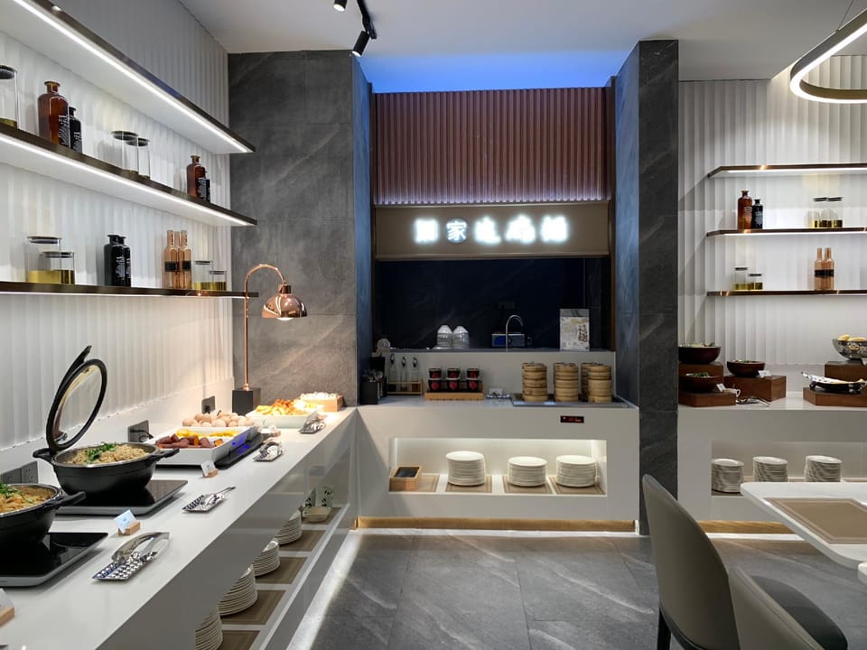 Home Inn Plus Guangzhou Chimelong Safari Park Dashi Metro Station Hotel in Guangzhou