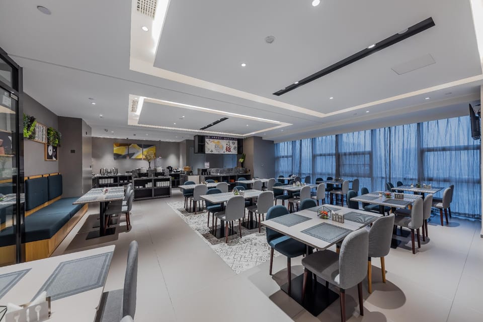 Home Inn Style Golden Nanjing Jiangbei University of Technology Metro Station Hotel in Nanjing