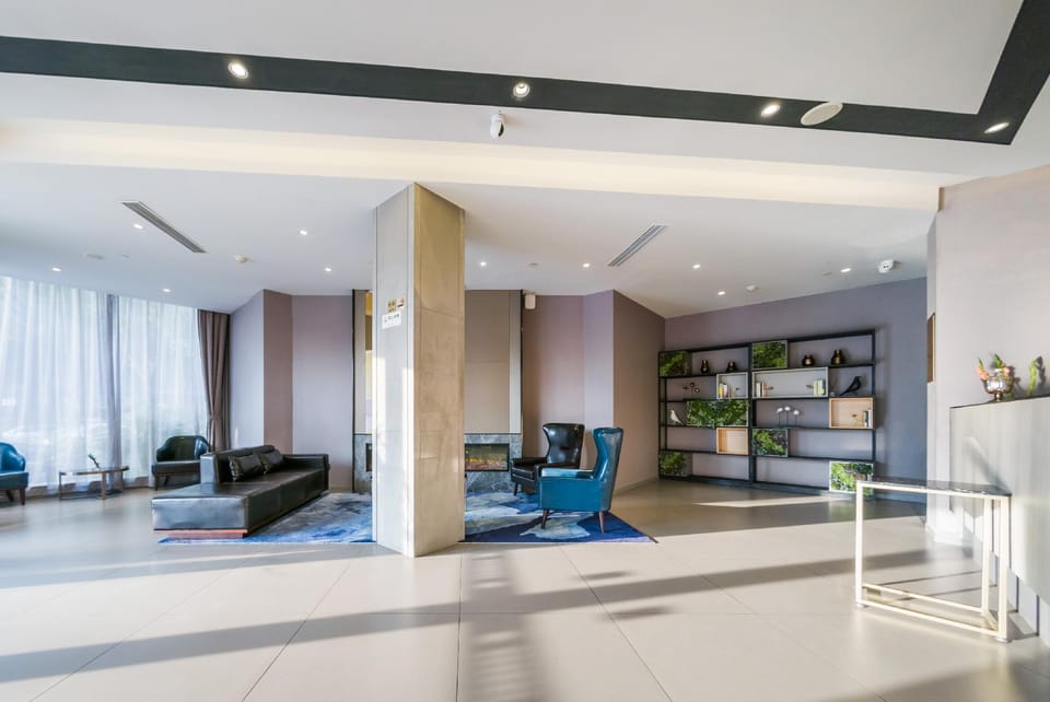 Home Inn Style Golden Nanjing Railway Station North Square Hongshan Zoo Metro Station Hotel in Nanjing